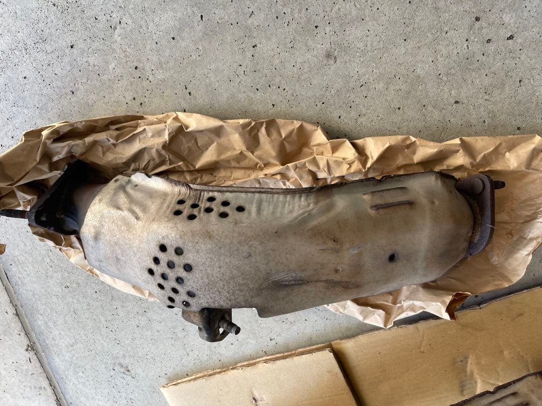 【擦傷あり】Z33後期　純正触媒VQ35HR