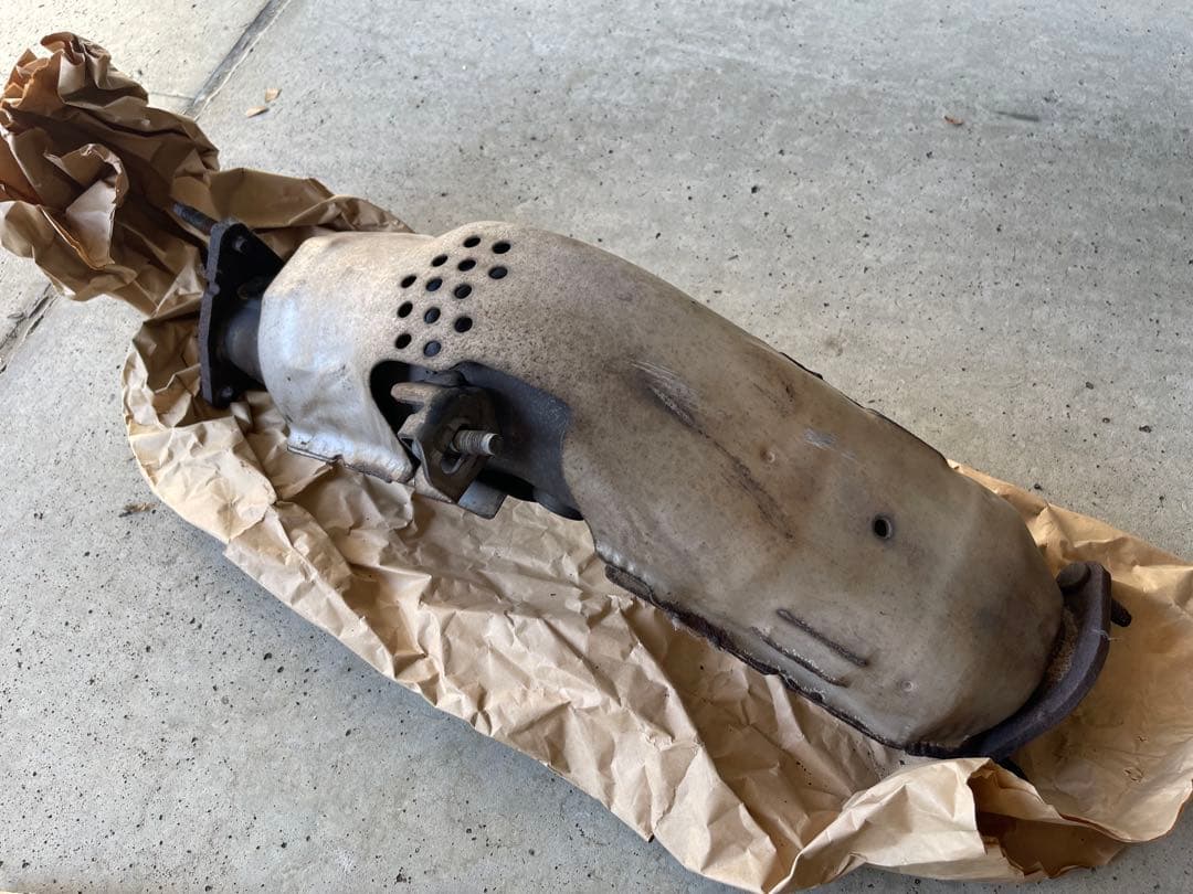 【擦傷あり】Z33後期　純正触媒VQ35HR