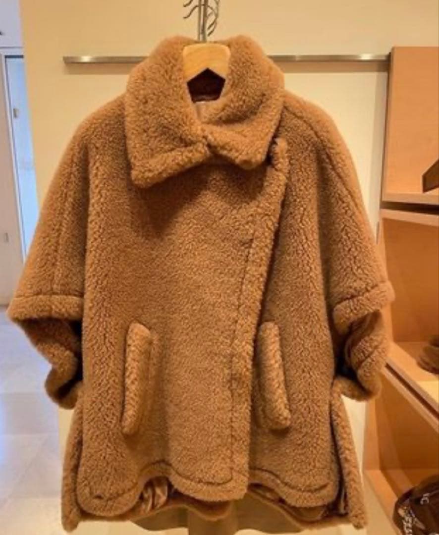 ほぼ未使用　MaxMara テディベアケープ