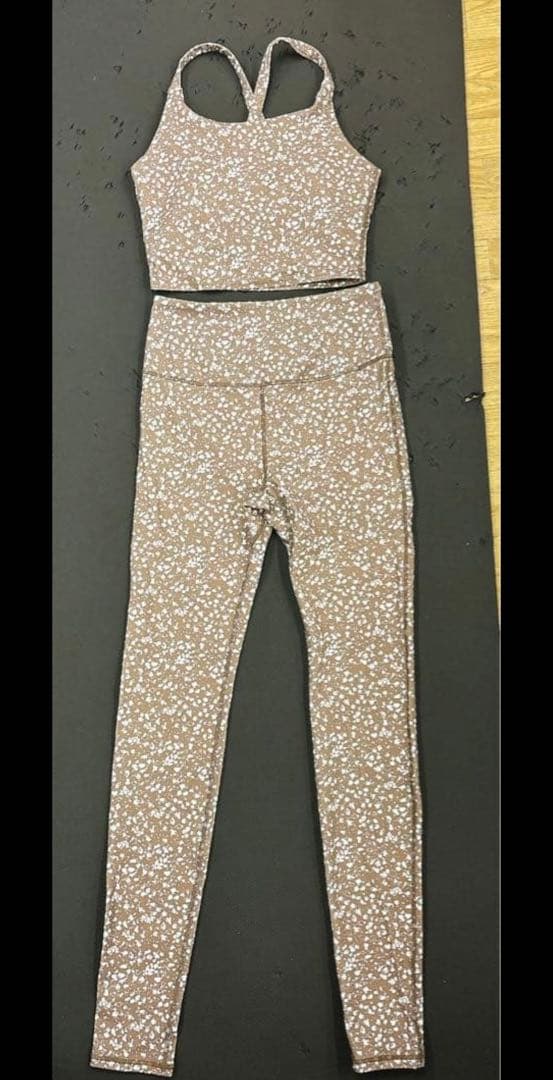 【emmi】 【未使用品】ヨガウェア レギンス&ブラトップセット ブラウン