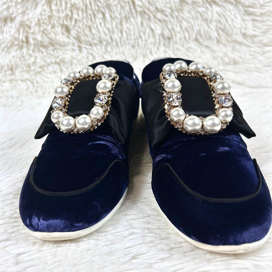Blue rose ロジェヴィヴィエ パール ベルベット スニーカー 紺