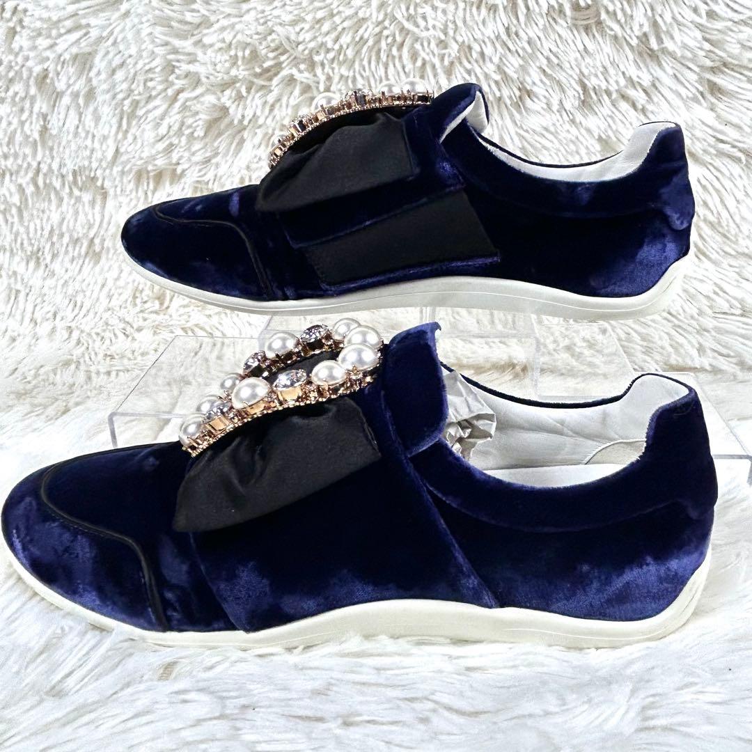 Blue rose ロジェヴィヴィエ パール ベルベット スニーカー 紺