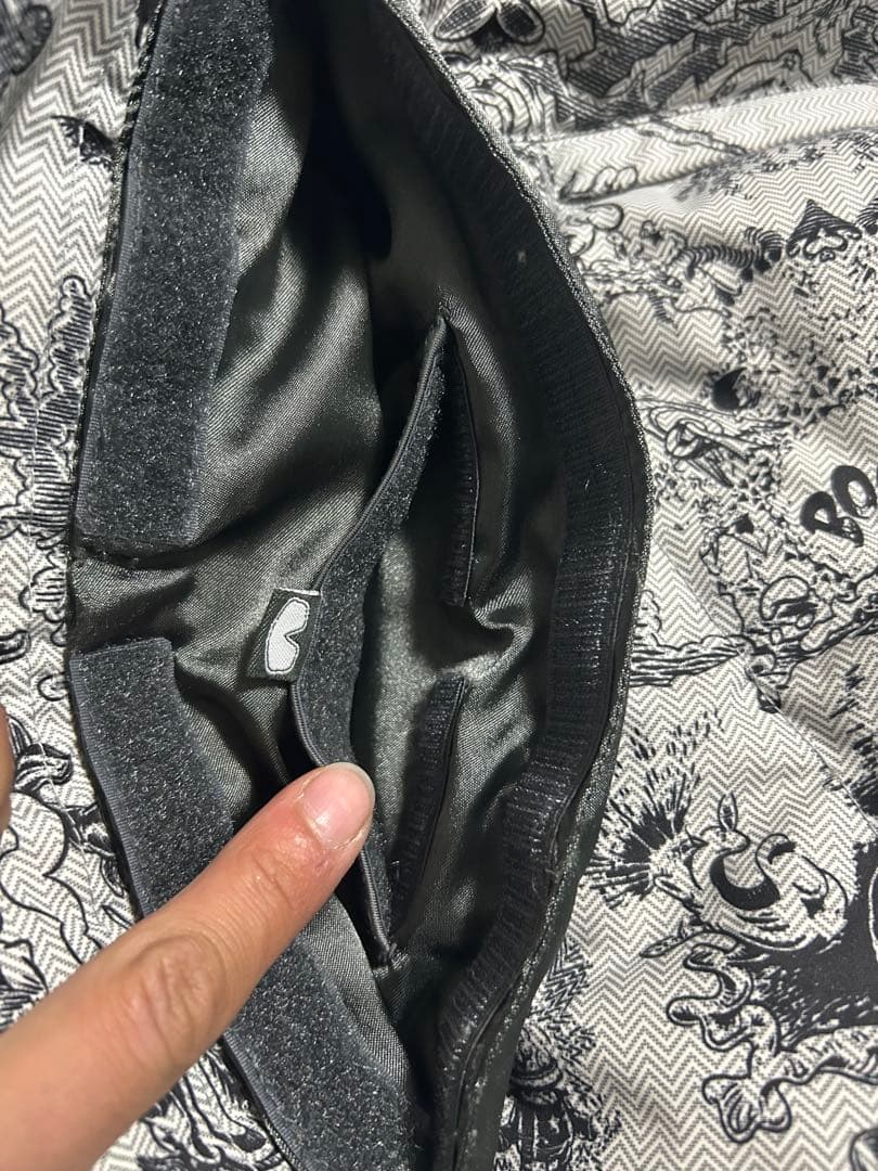 【美品】BURTON スノーボードウェア ダウンジャケット 総柄 y2k