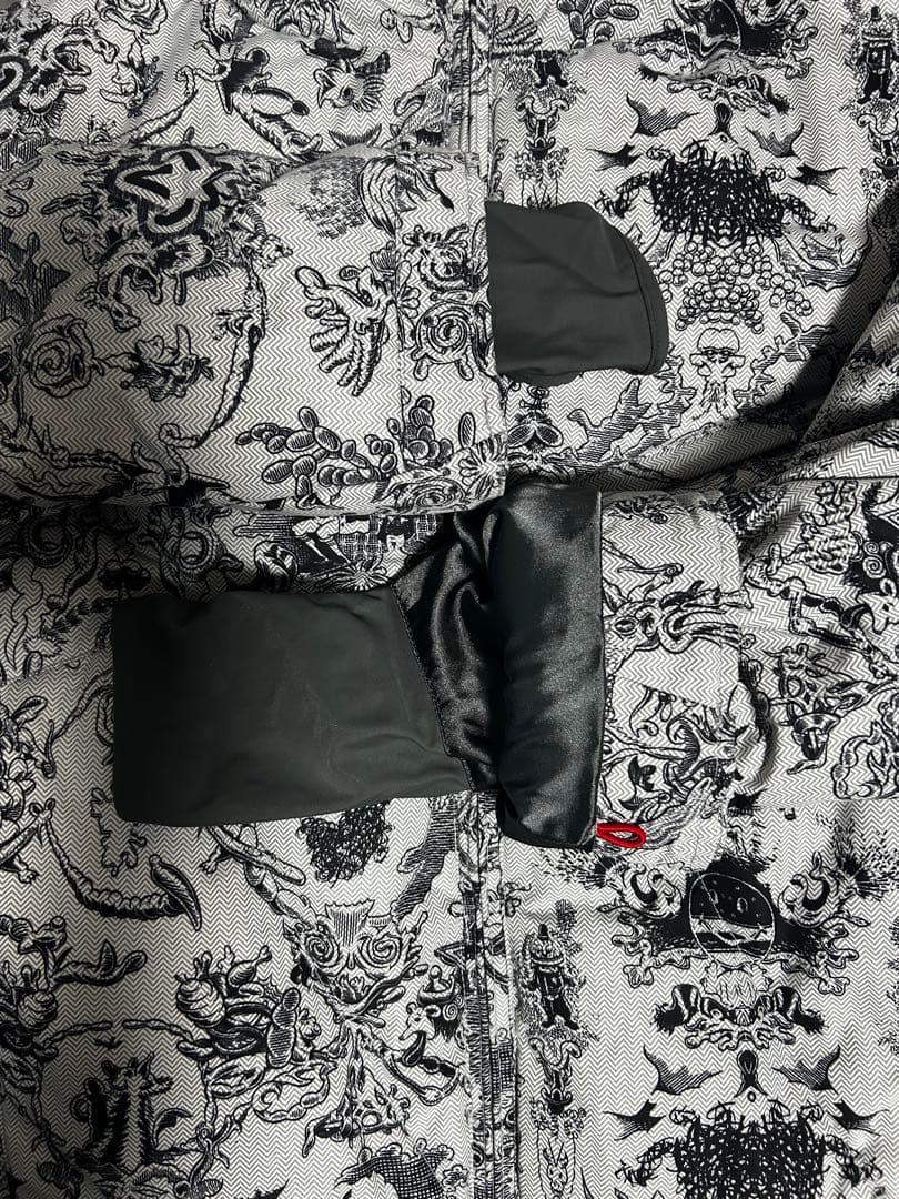 【美品】BURTON スノーボードウェア ダウンジャケット 総柄 y2k