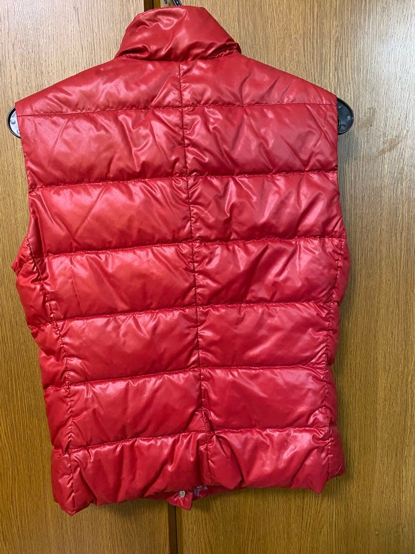 【正規品】モンクレール ダウンベスト赤　茶タグサイズ0 日本サイズレディースM