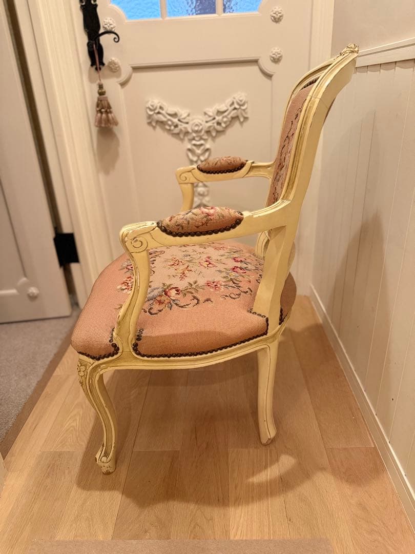 フランスアンティークピンクプチポワン肘掛け椅子チェアーホワイトフレーム