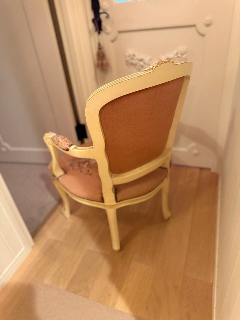 フランスアンティークピンクプチポワン肘掛け椅子チェアーホワイトフレーム