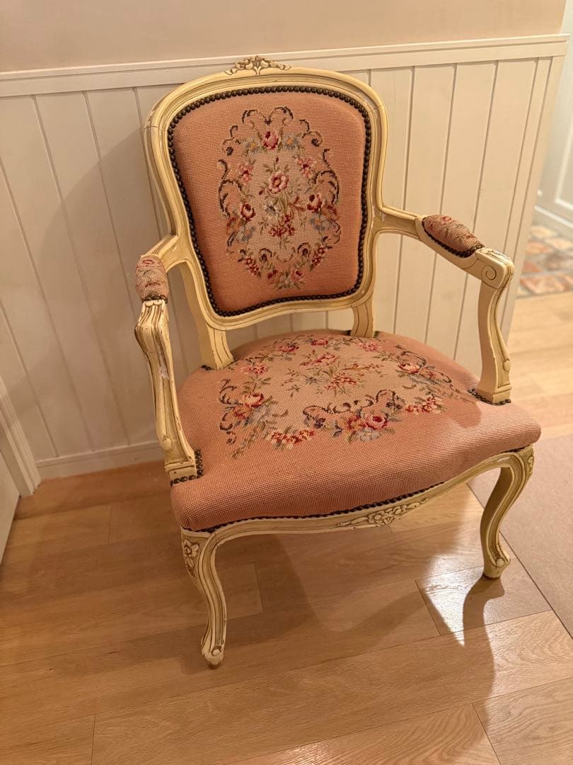 フランスアンティークピンクプチポワン肘掛け椅子チェアーホワイトフレーム