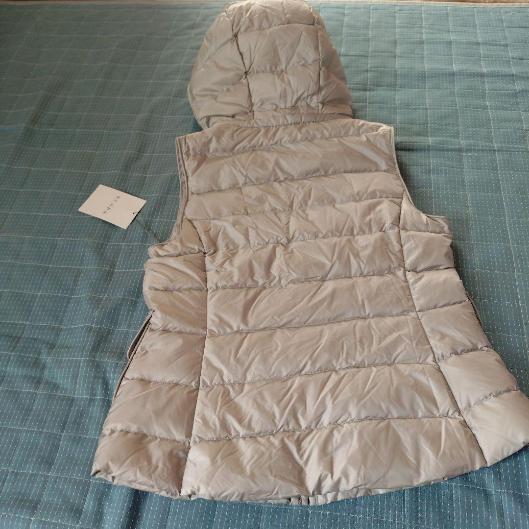 SCAPA フード付きグレーキルティングダウンベスト