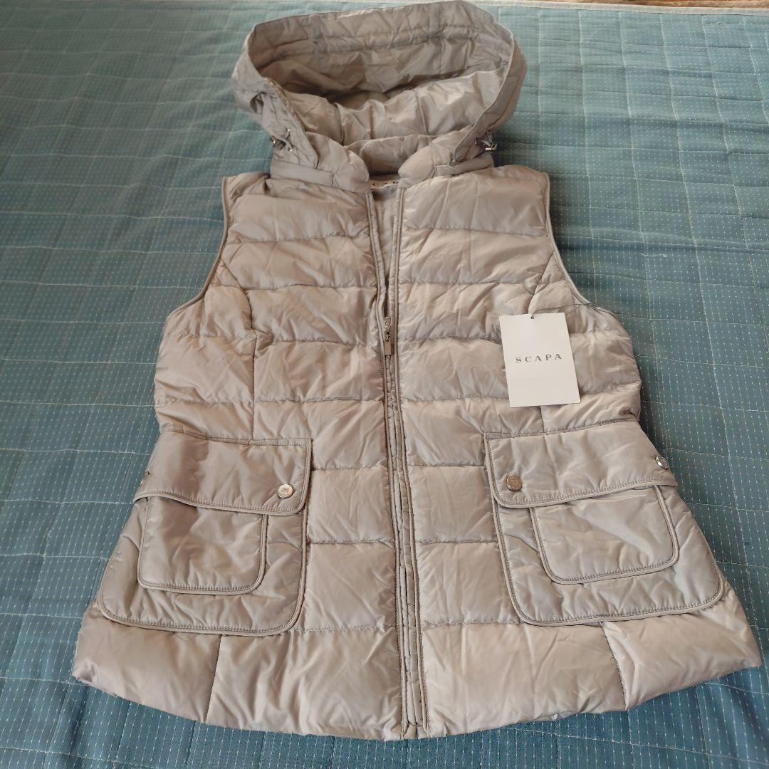 SCAPA フード付きグレーキルティングダウンベスト