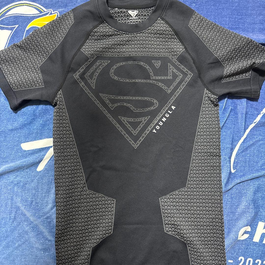  × SUPERMAN コラボ コンプレッションTシャツ