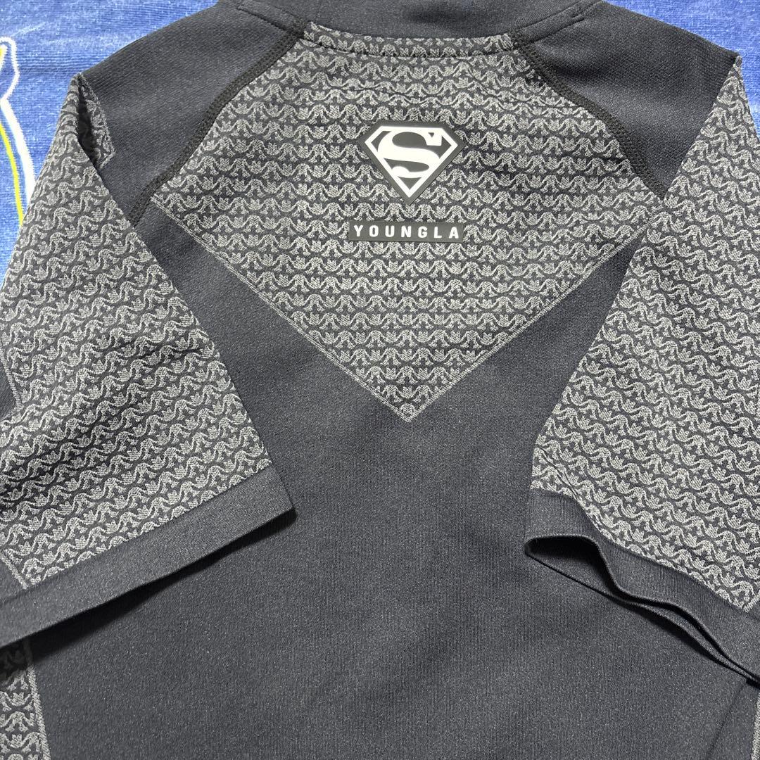  × SUPERMAN コラボ コンプレッションTシャツ