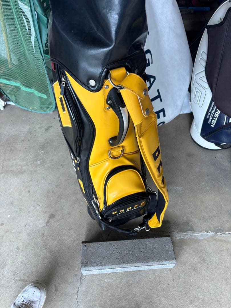 キャディバッグ オノフ　ONOFF 黒黄　　ゴルフ　バッグ　大容量