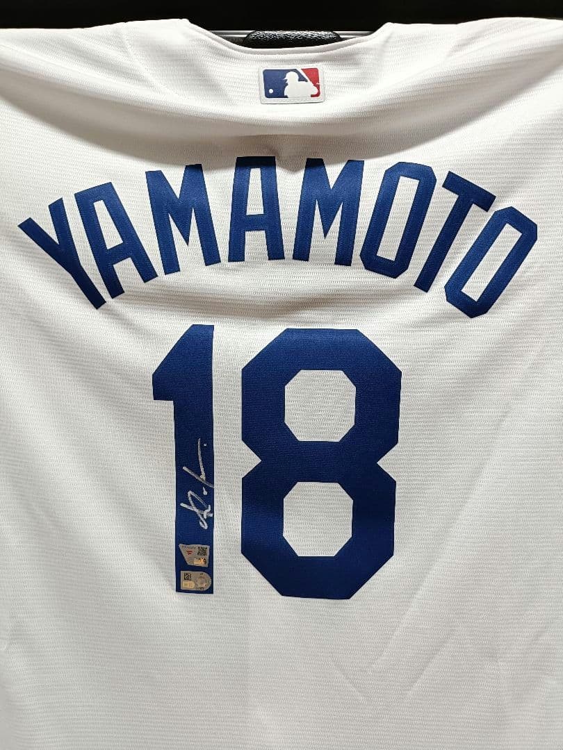 山本由伸／直筆サイン／ユニフォーム・ジャージ／ロサンゼルス・ドジャース／