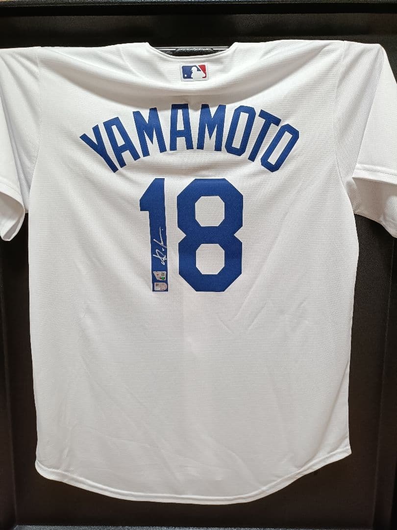 山本由伸／直筆サイン／ユニフォーム・ジャージ／ロサンゼルス・ドジャース／