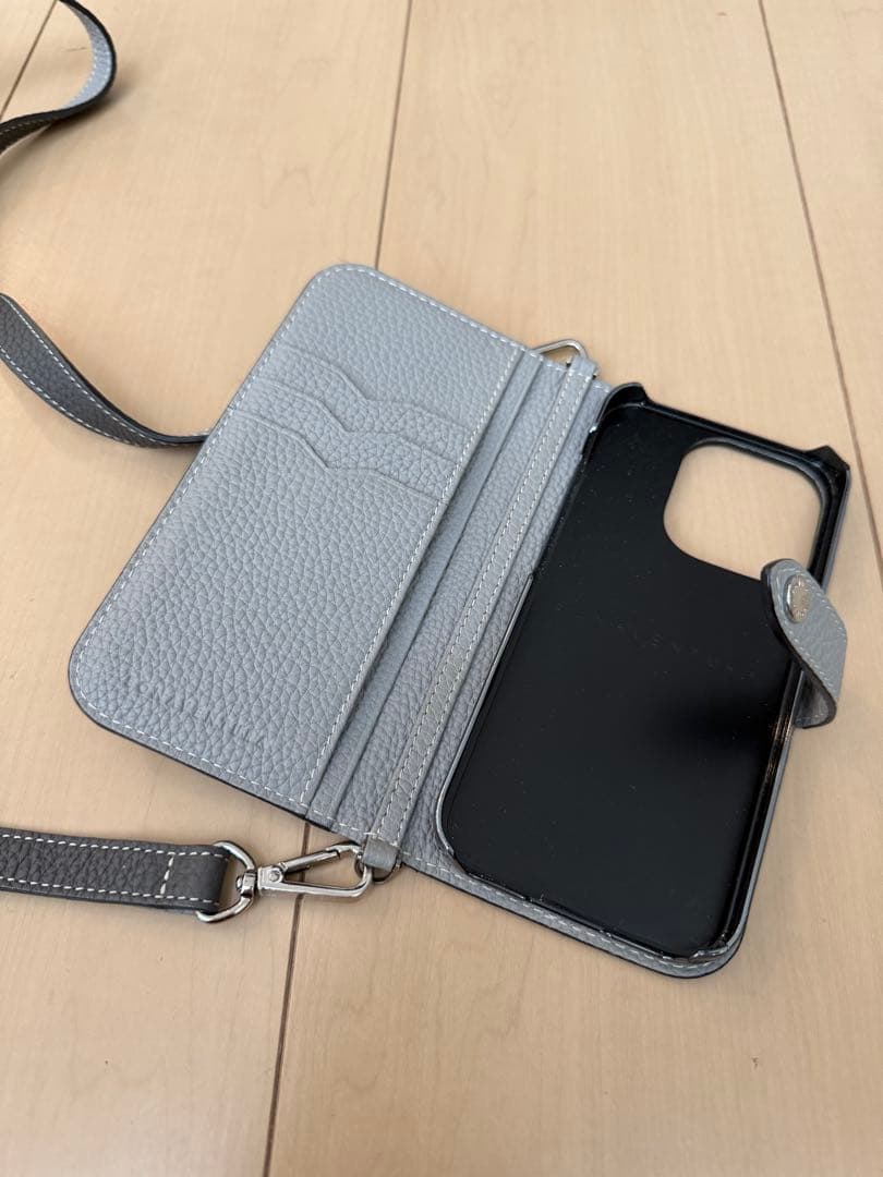 iPhone15Pro ほぼ新品 ボナベンチュラ手帳型（ショルダー付き）