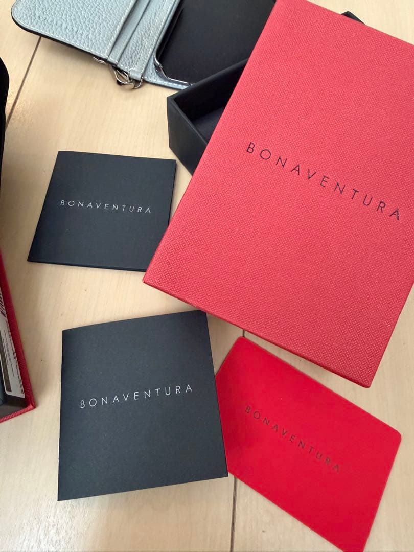 iPhone15Pro ほぼ新品 ボナベンチュラ手帳型（ショルダー付き）