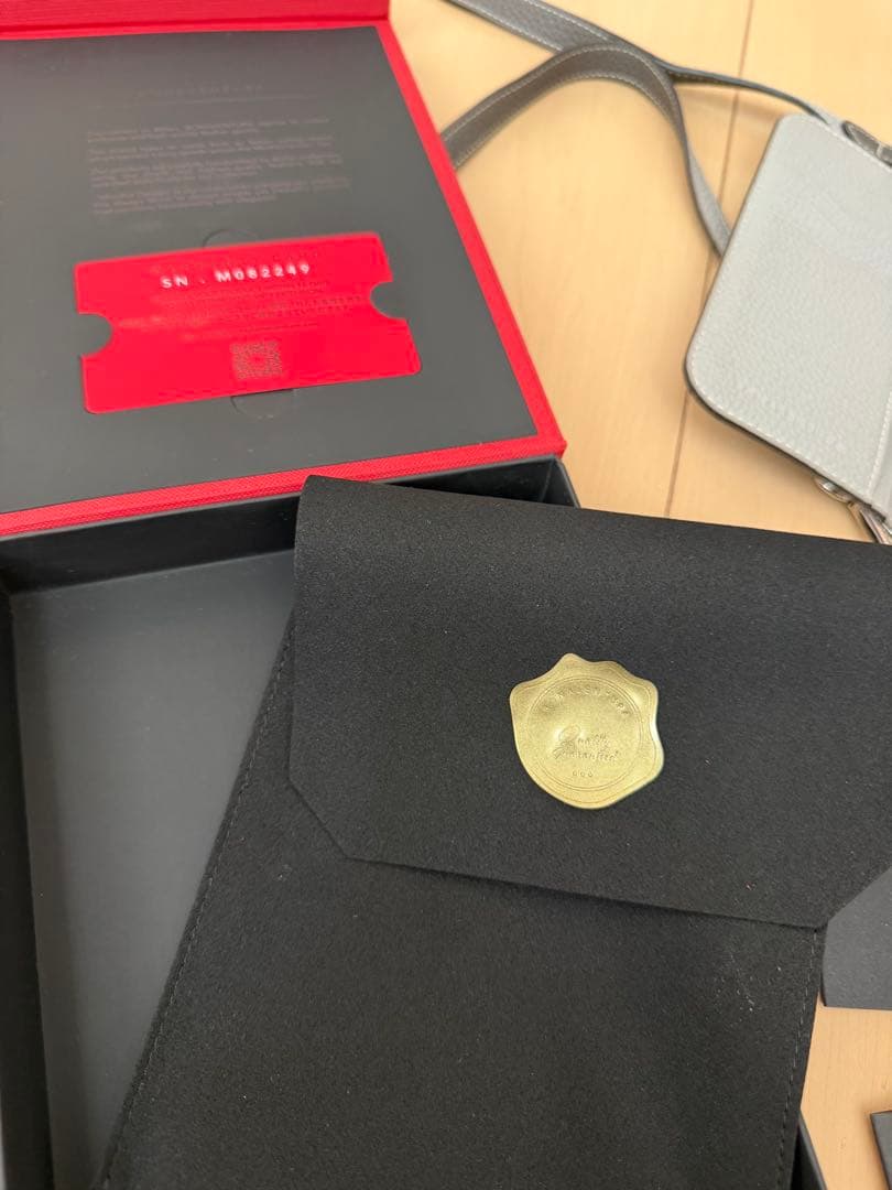 iPhone15Pro ほぼ新品 ボナベンチュラ手帳型（ショルダー付き）