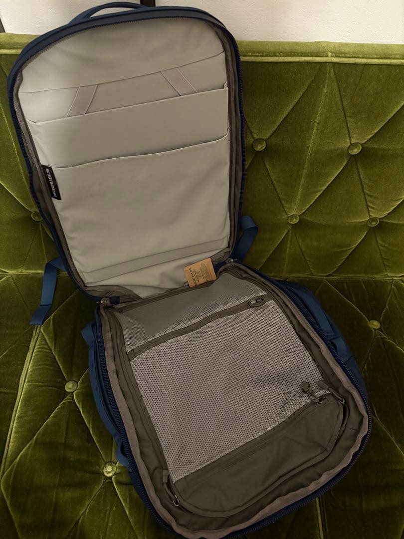 YETI CROSSROAD BACKPACK 35 ダークブルー