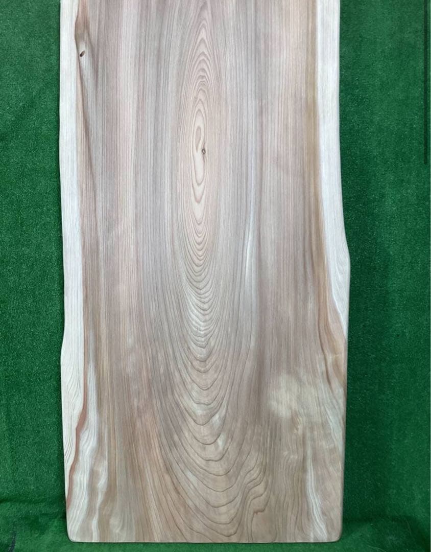秋田県杉一枚板横110cm上巾48㎝中巾52㎝下巾57㎝×厚み4,1㎝