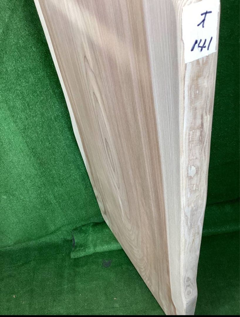 秋田県杉一枚板横110cm上巾48㎝中巾52㎝下巾57㎝×厚み4,1㎝