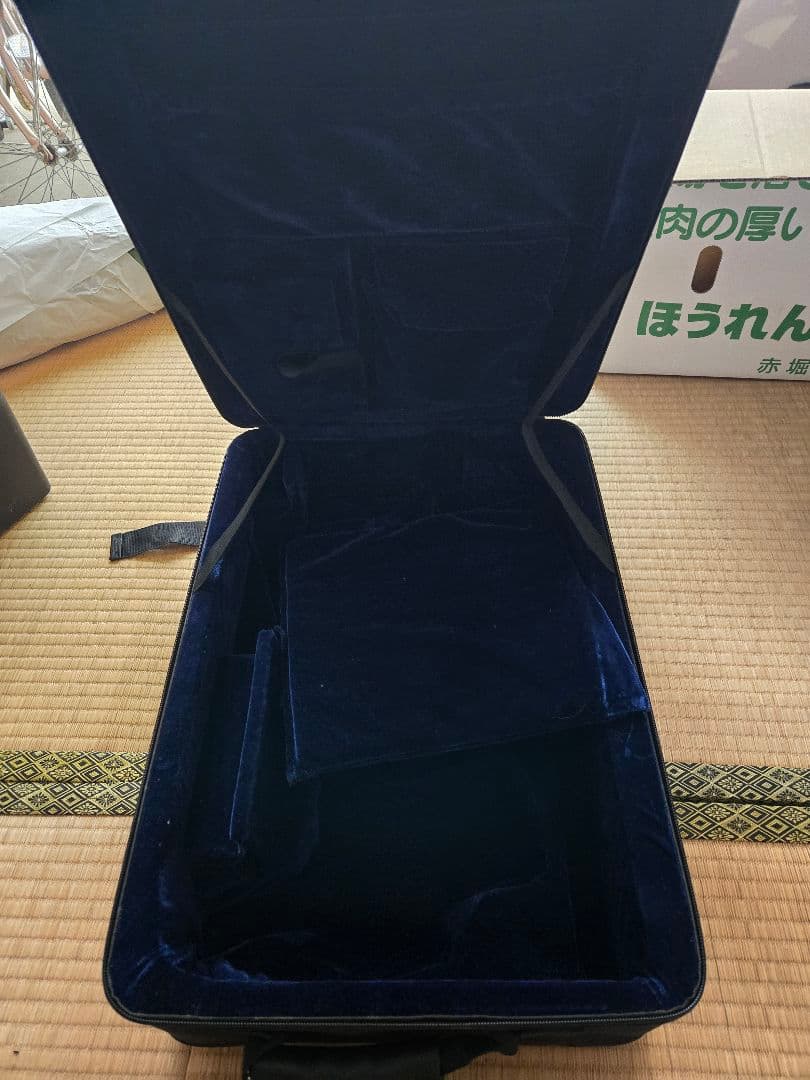 三つ折り津軽三味線ケース 黒 ベルベット内装