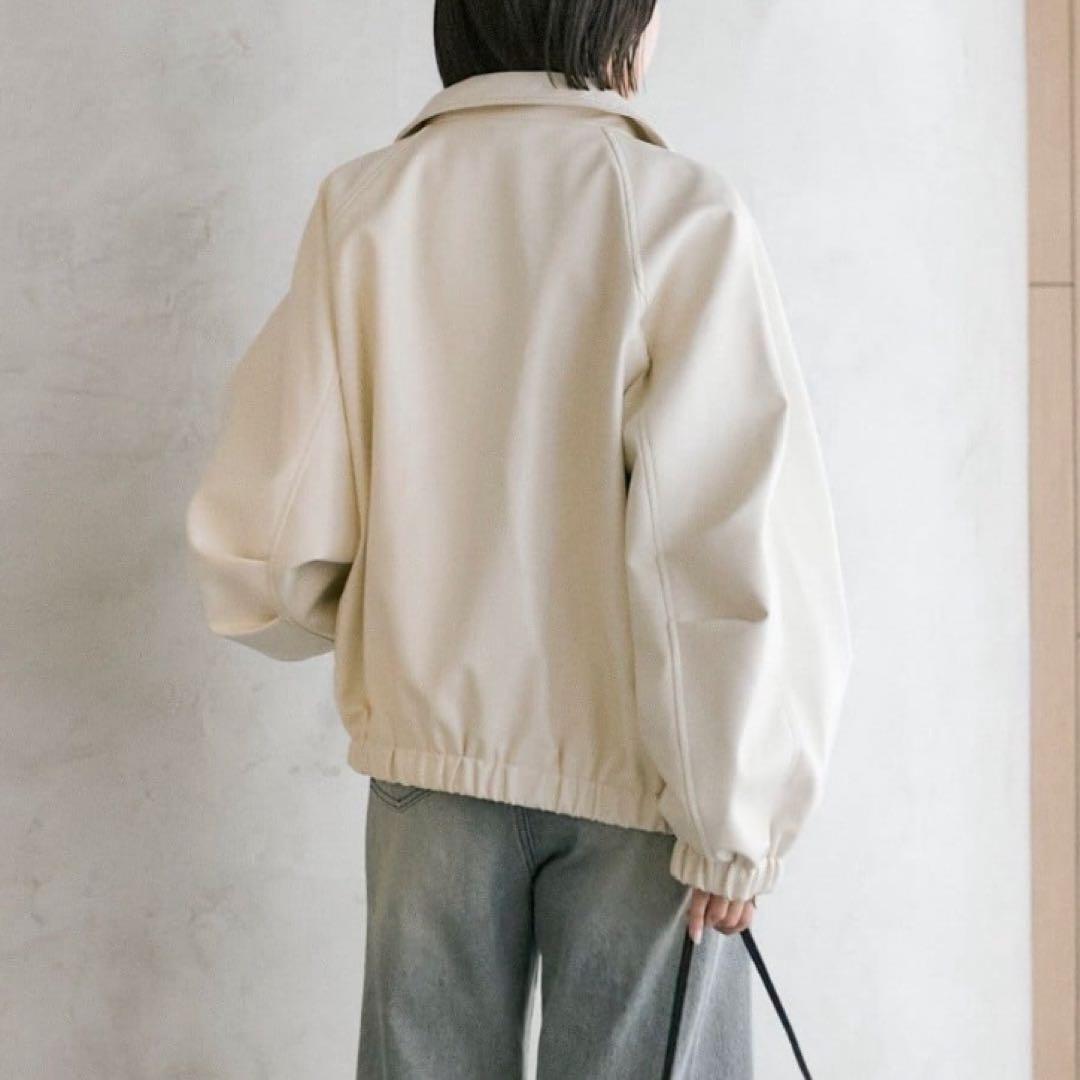 【新品タグ付き】mystic バルーンスリーブフェイクレザーブルゾン アイボリー