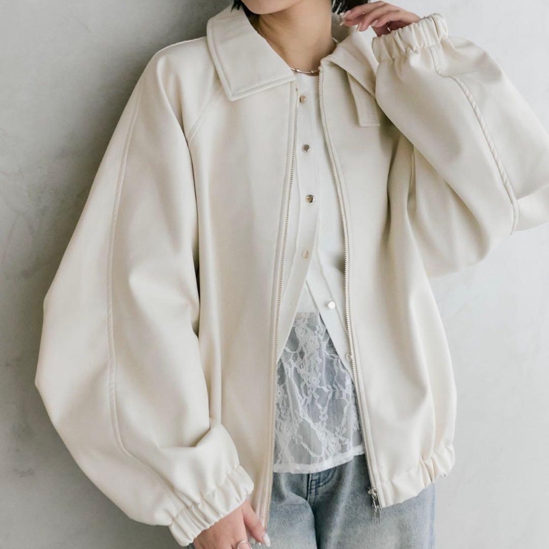【新品タグ付き】mystic バルーンスリーブフェイクレザーブルゾン アイボリー