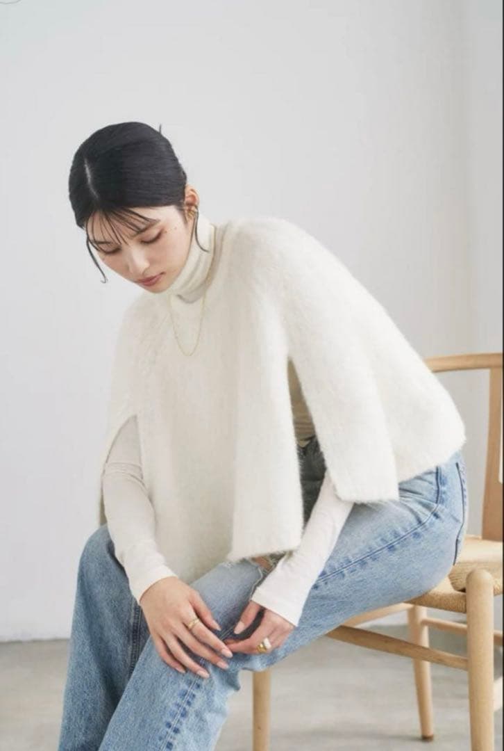 CONNSE フォックスファーケープポンチョのホワイト