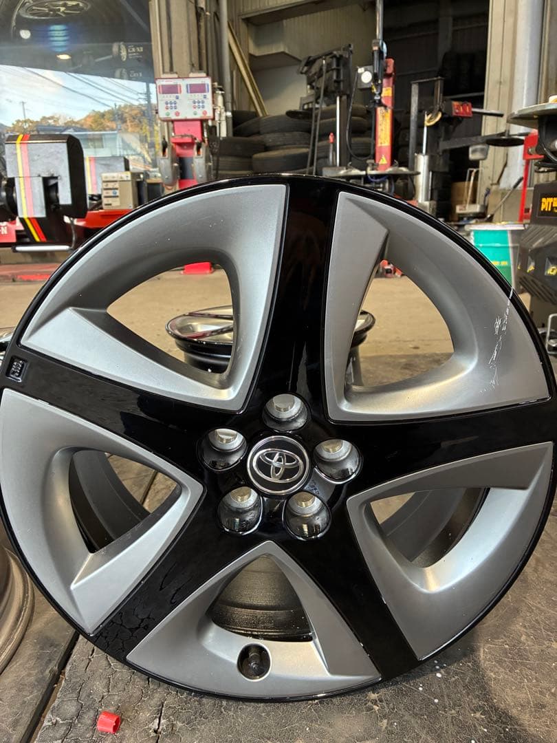 プリウス50 前期？純正ホイール17×7J