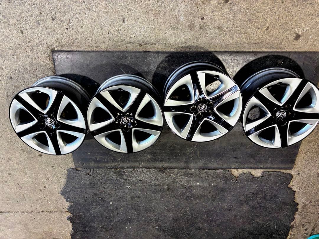 プリウス50 前期？純正ホイール17×7J