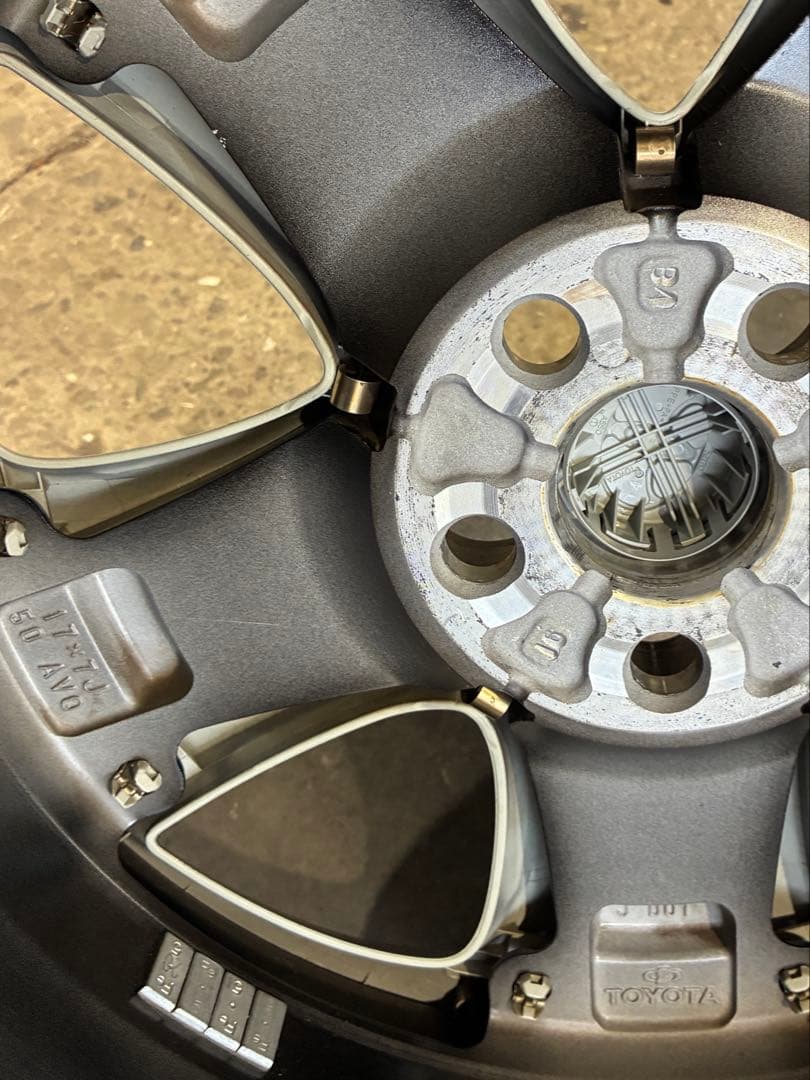 プリウス50 前期？純正ホイール17×7J