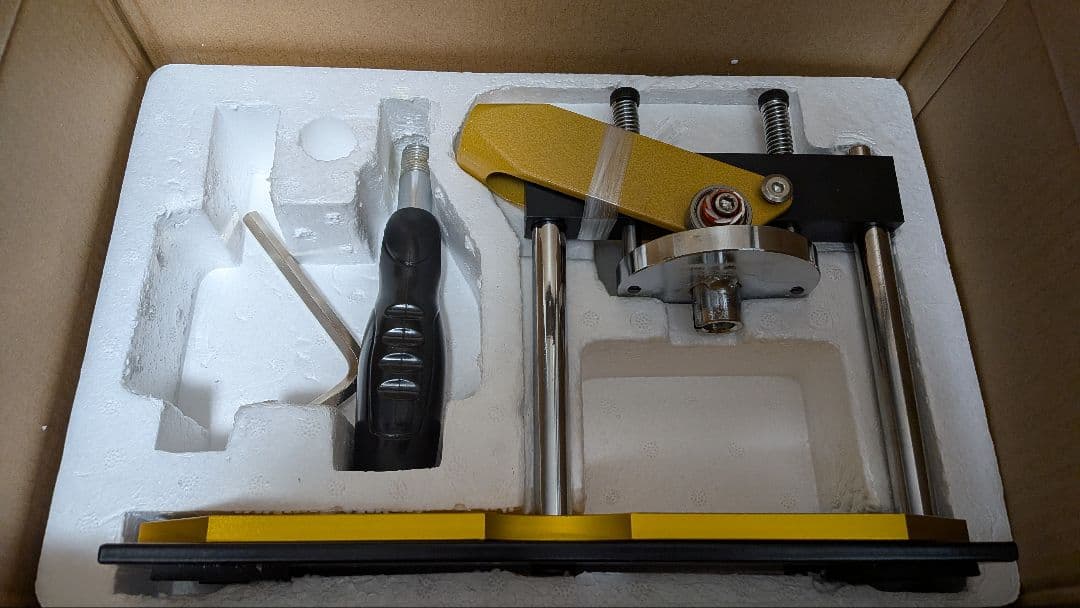 缶バッジマシン　缶バッジメーカー　缶バッジ　圧縮機　本体