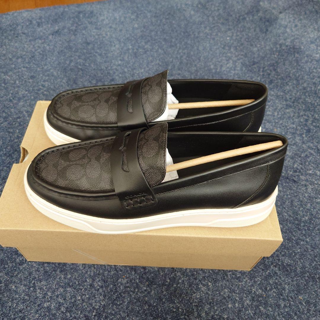 ブラックローファー ホワイトソール