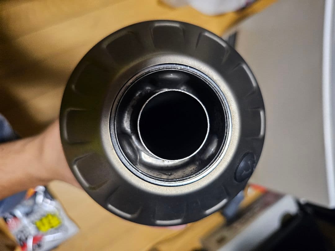 スヴァルトピレン　ヴィットピレン　ハスクバーナ　AKRAPOVIC マフラー