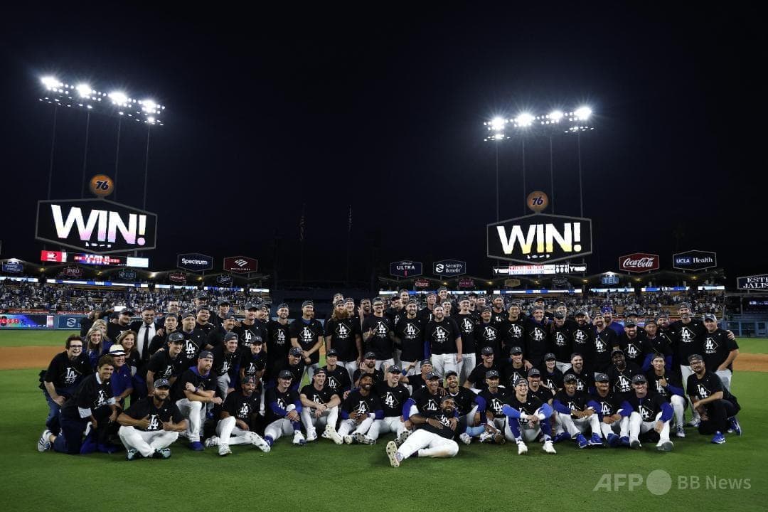 大谷翔平MLB2025NLDS優勝記念ロッカーROOMチャコールB/CAP限定品