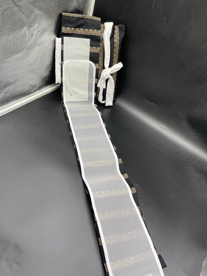 高級　正絹　◇ 作り帯　ワンタッチ　横段　黒地　金糸　幾何学模様　293