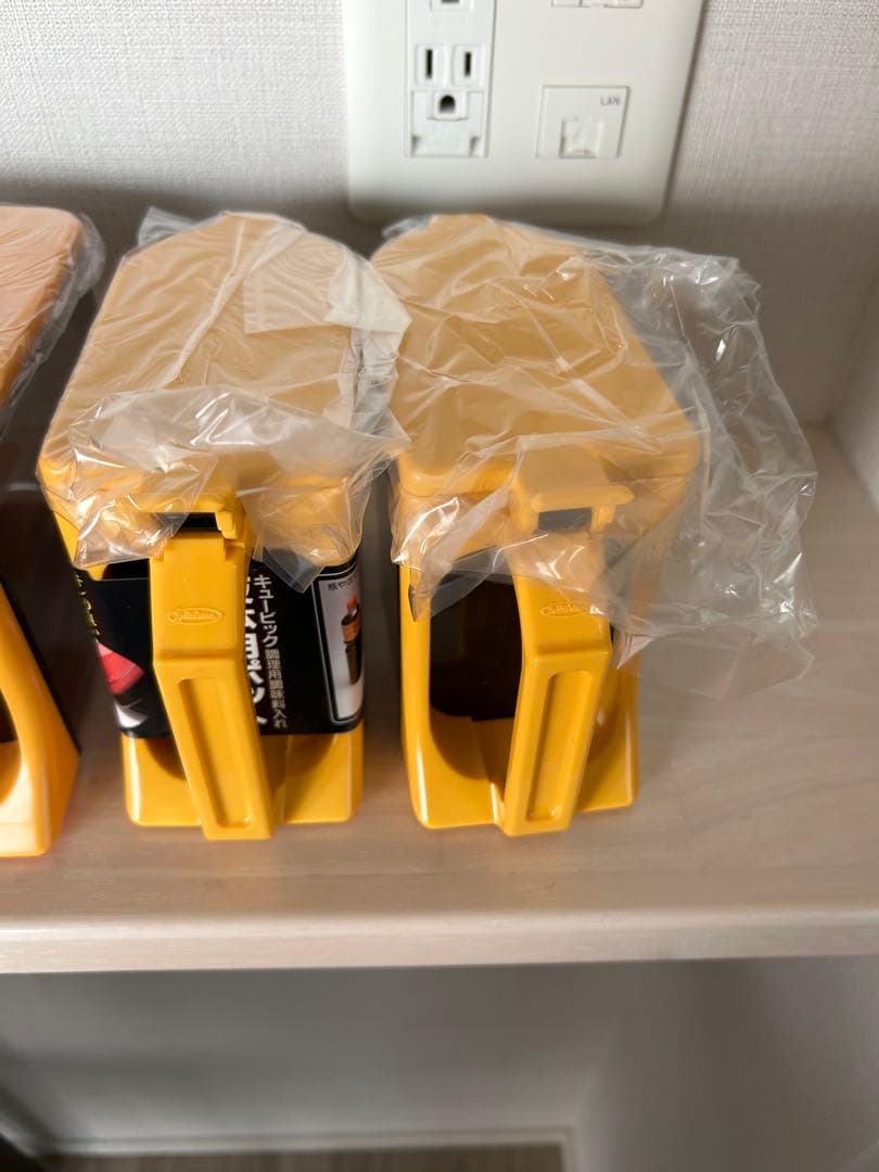 昭和レトロ　キュービック　調味料入れ　レトロポップ　箱付　未使用品　イエロー