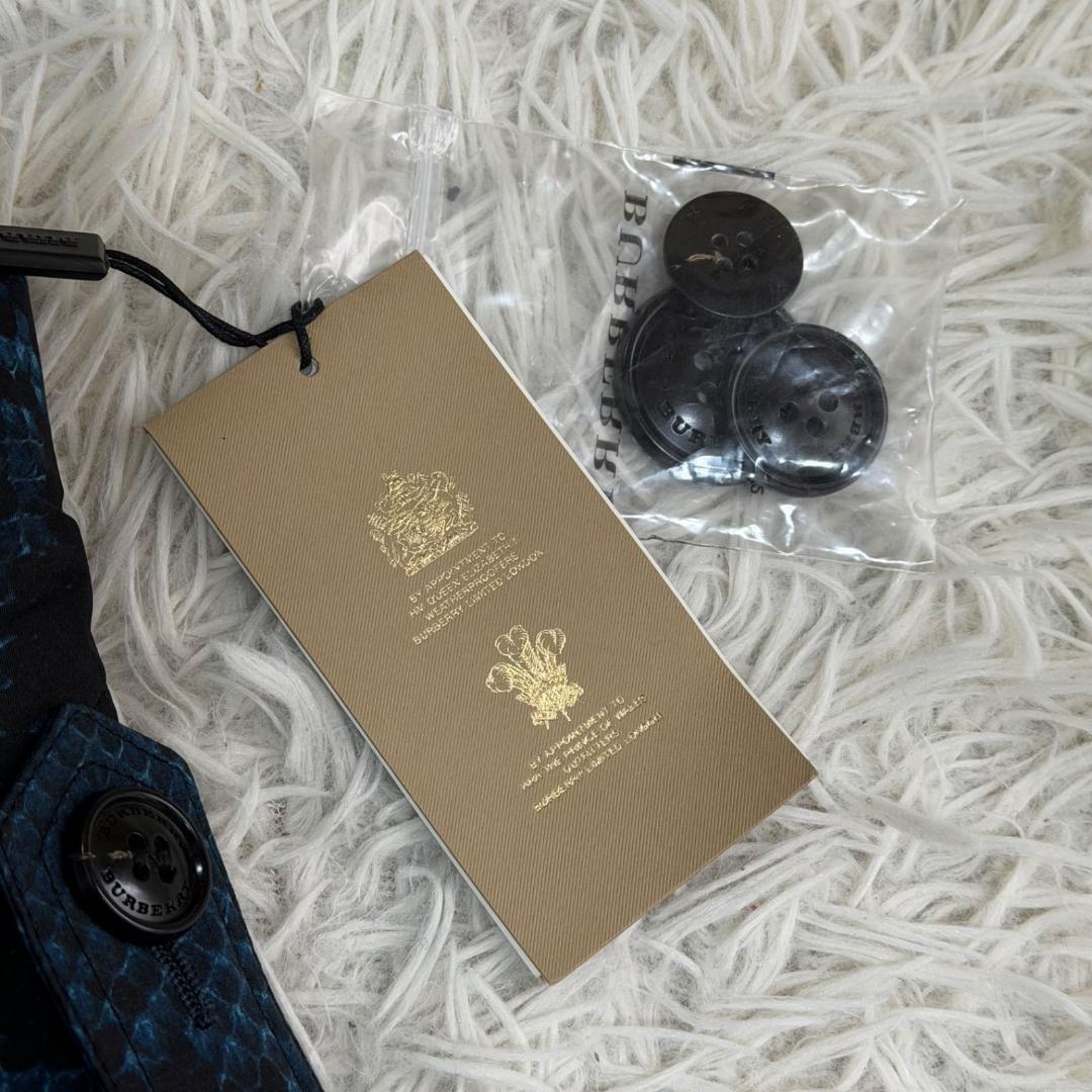 17047✨新品タグ付き✨バーバリー シルク100% パイソン柄 トレンチコート