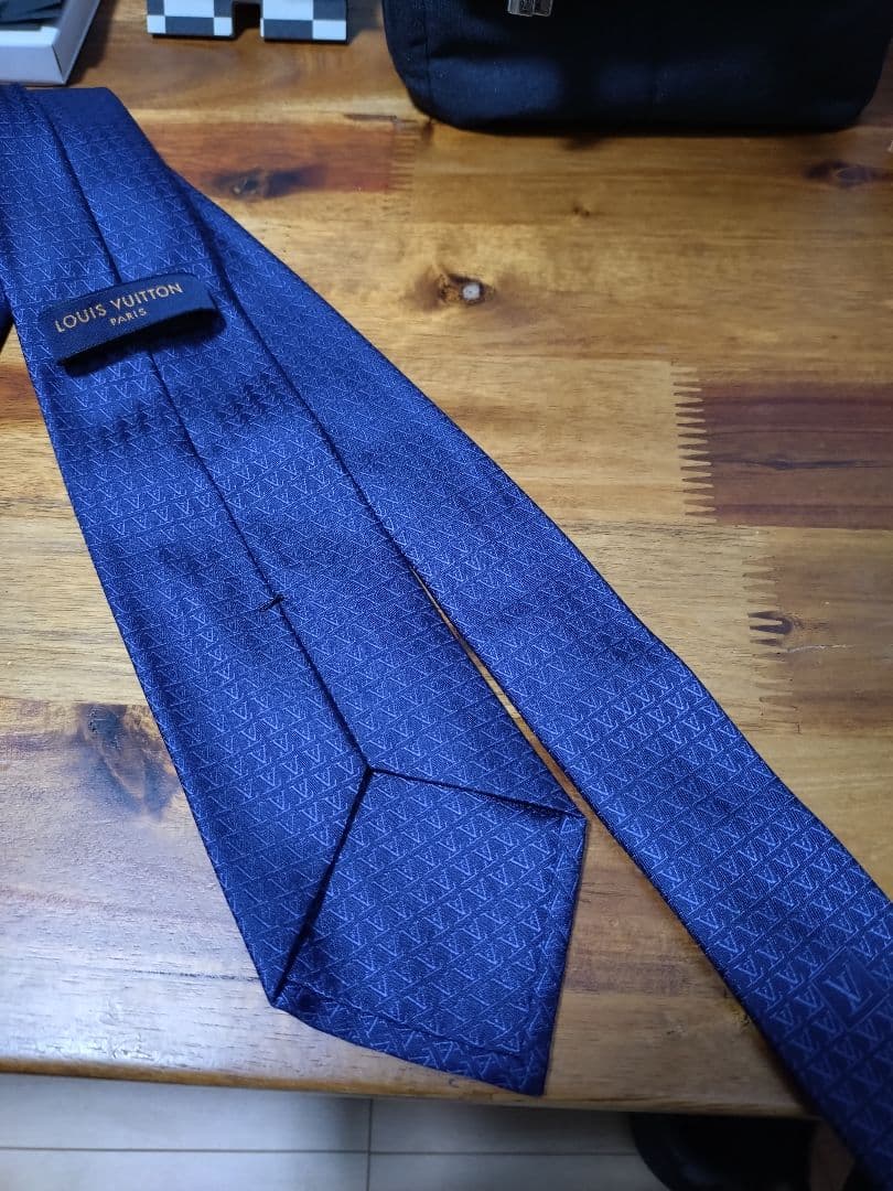 【LOUIS VUITTON（ルイヴィトン）】美品 ネクタイ 紺