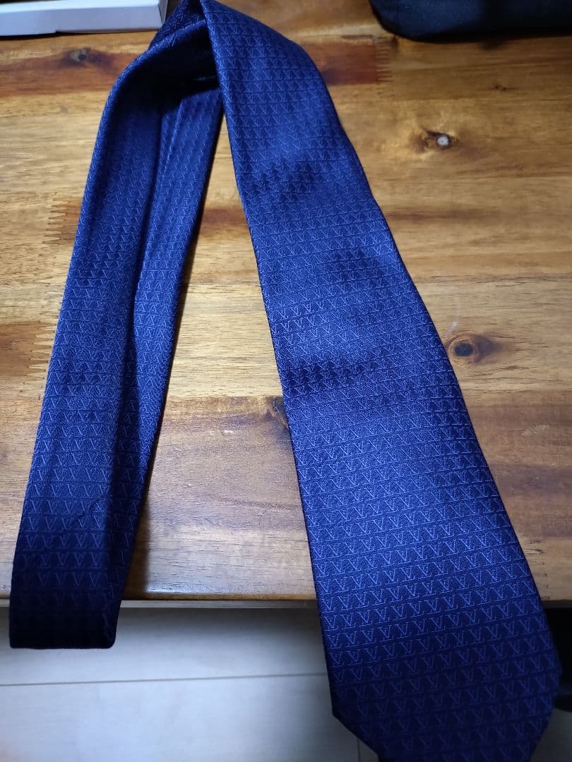 【LOUIS VUITTON（ルイヴィトン）】美品 ネクタイ 紺