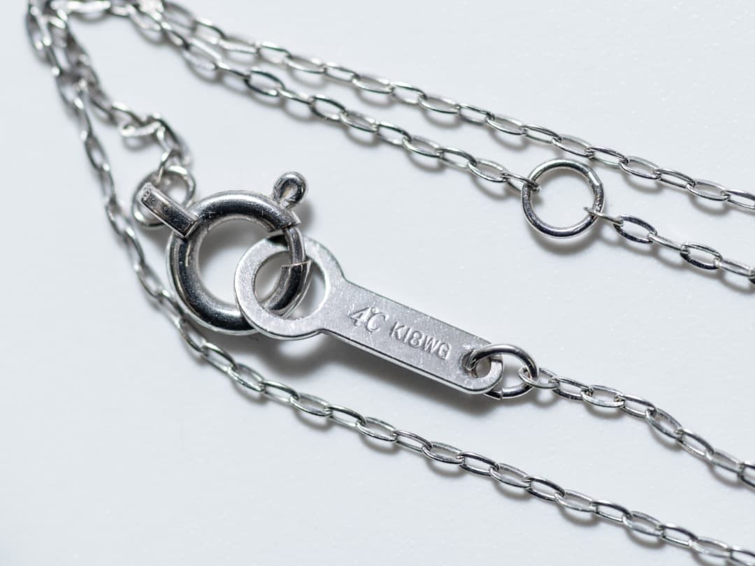 ストーン付きネックレス