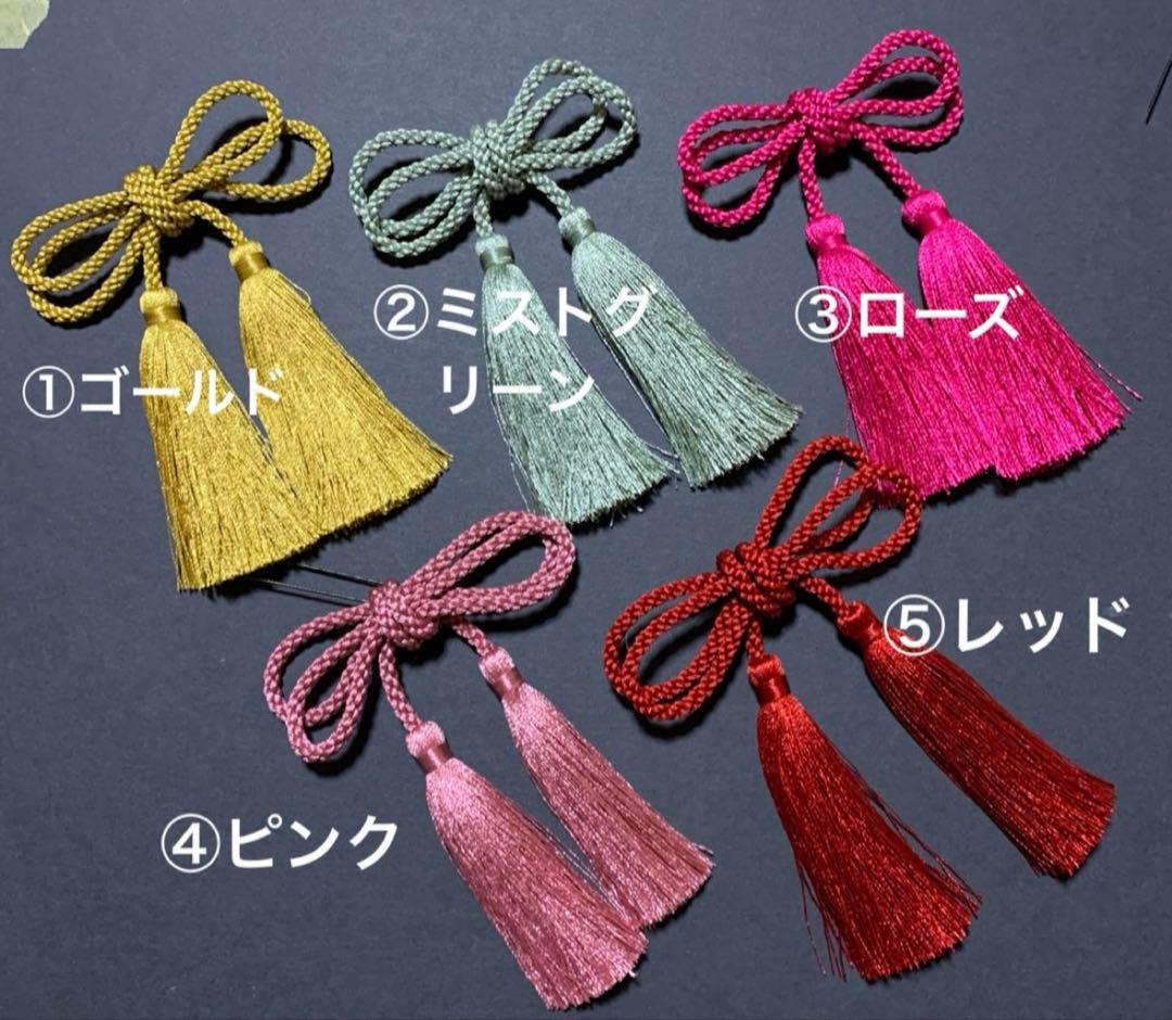 つまみ細工　黒　アイボリー　ゴールド