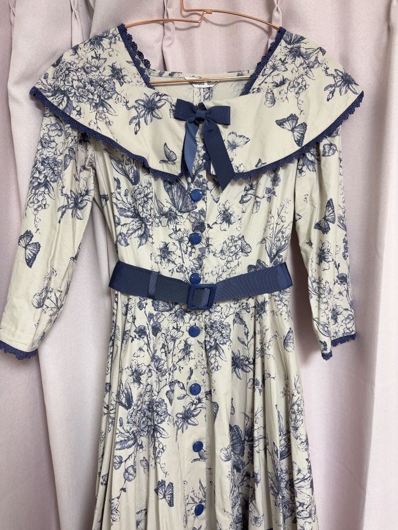 Innocent World 木漏れ日の中の鈴蘭ワンピース