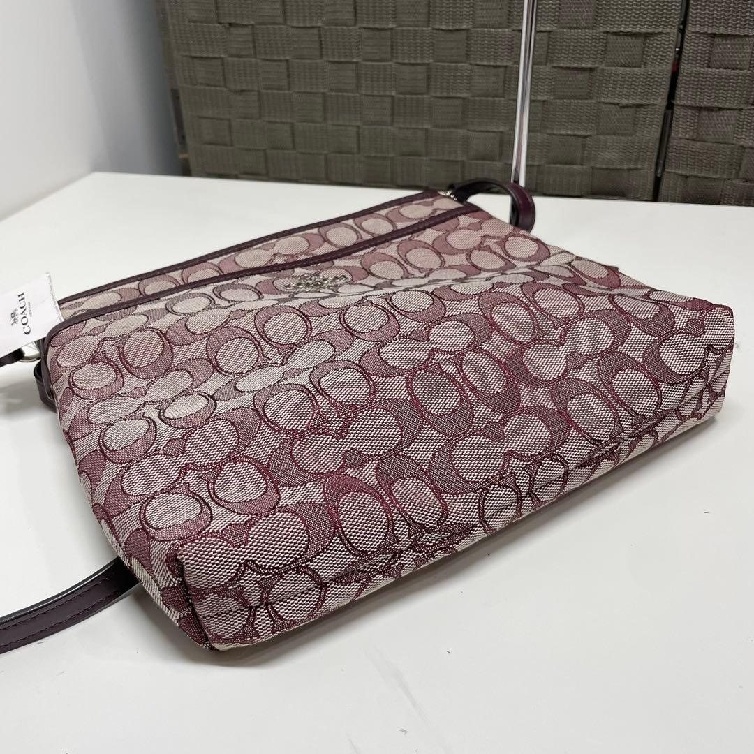 マ*！様 新品　COACH シグネチャー　ショルダーバッグ