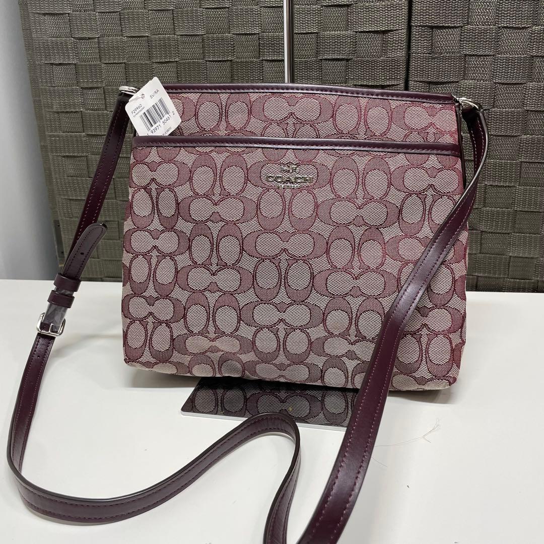 マ*！様 新品　COACH シグネチャー　ショルダーバッグ