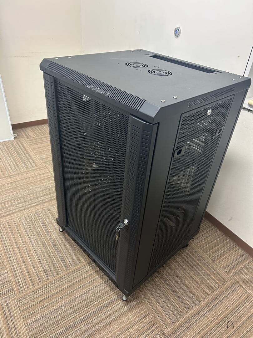 メッシュデザイン サーバーラック　ブラック