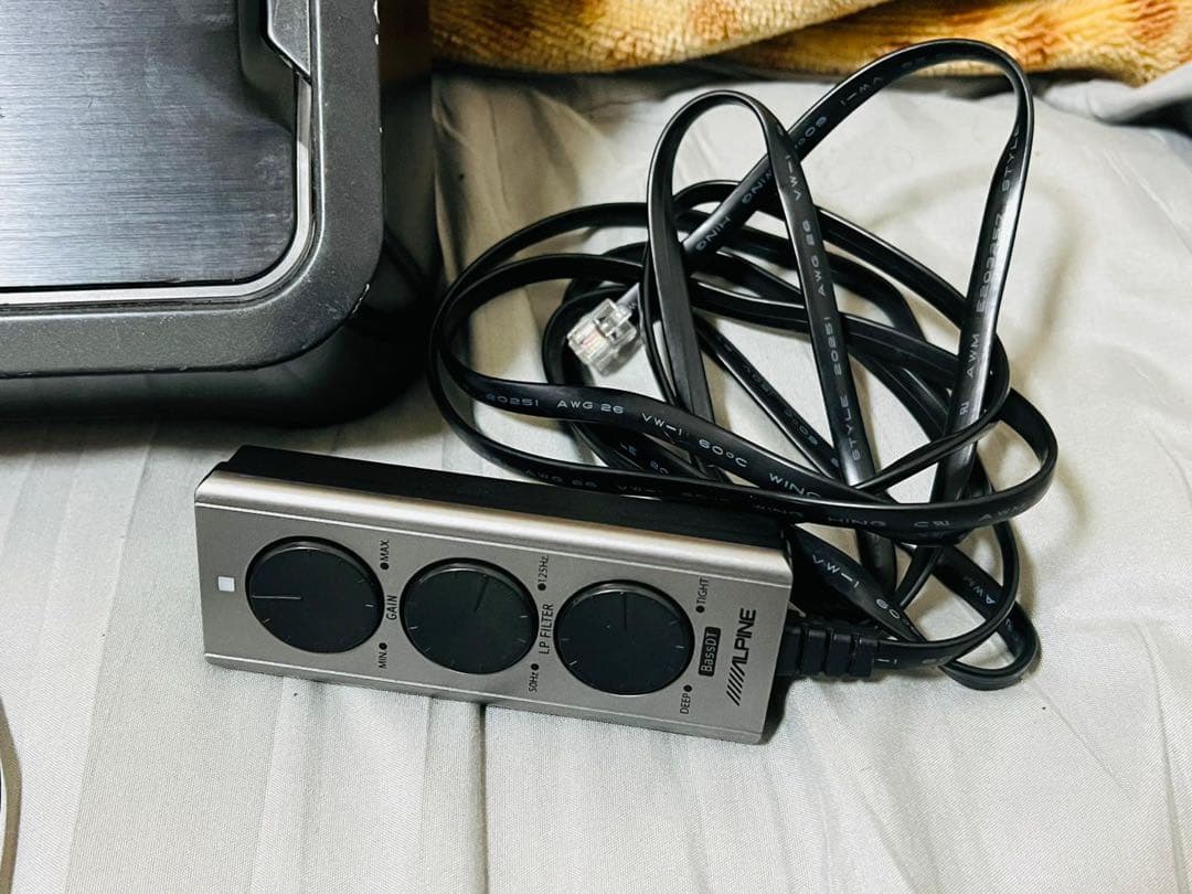 ALPINE SWE-1500 パワードサブウーファー