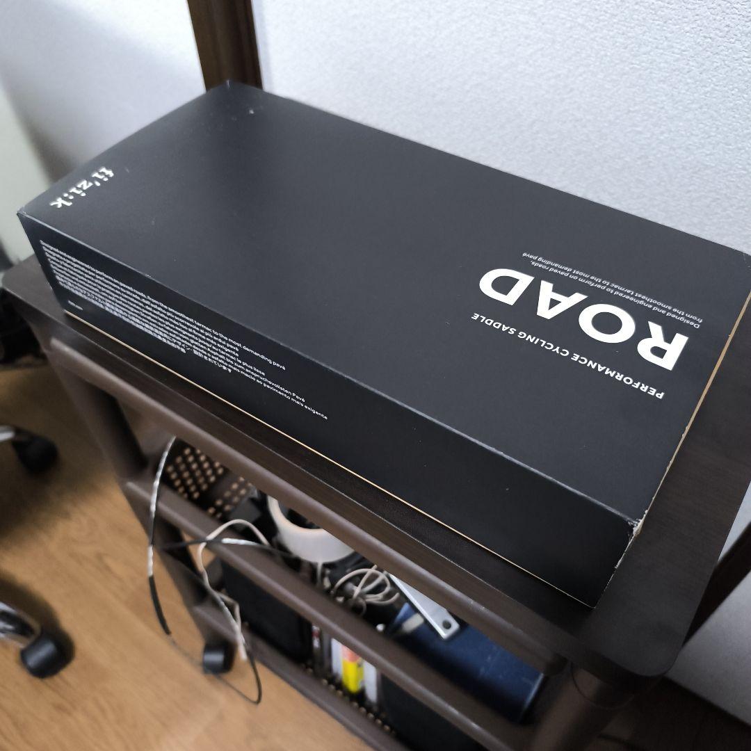 フィジーク アリオネ R3 regular ブラック サドル 元箱英文解説付き