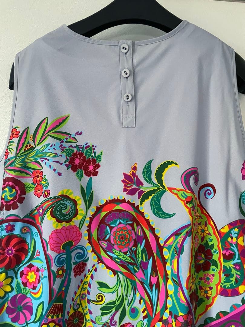 トクコプルミエブォル花柄ノースリーブフレアチュニックワンピース